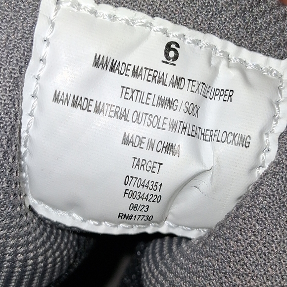 Black and Gray Athletic Shoes with Velcro Strap Size 6. Thermolite Eco Made. - Picture 5 of 6